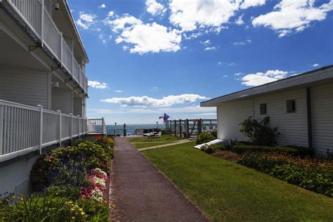 blue water resort yarmouth Situated on the waterfront overlooking Nantucket Sound, Blue Water is located in South Yarmouth,